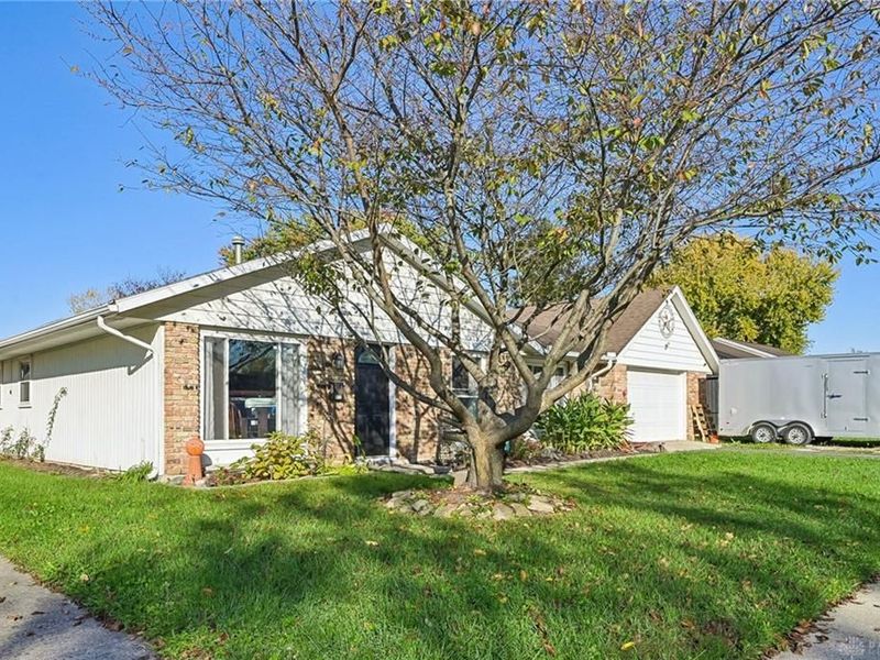 811 Bayberry Drive, New Carlisle, OH 45344 Photo 2