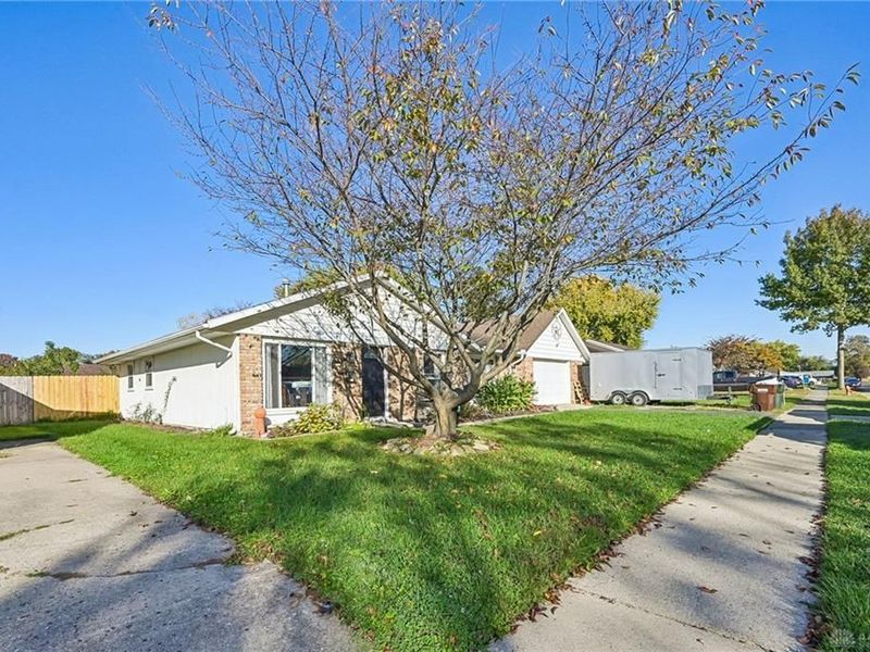 811 Bayberry Drive, New Carlisle, OH 45344 Photo 3
