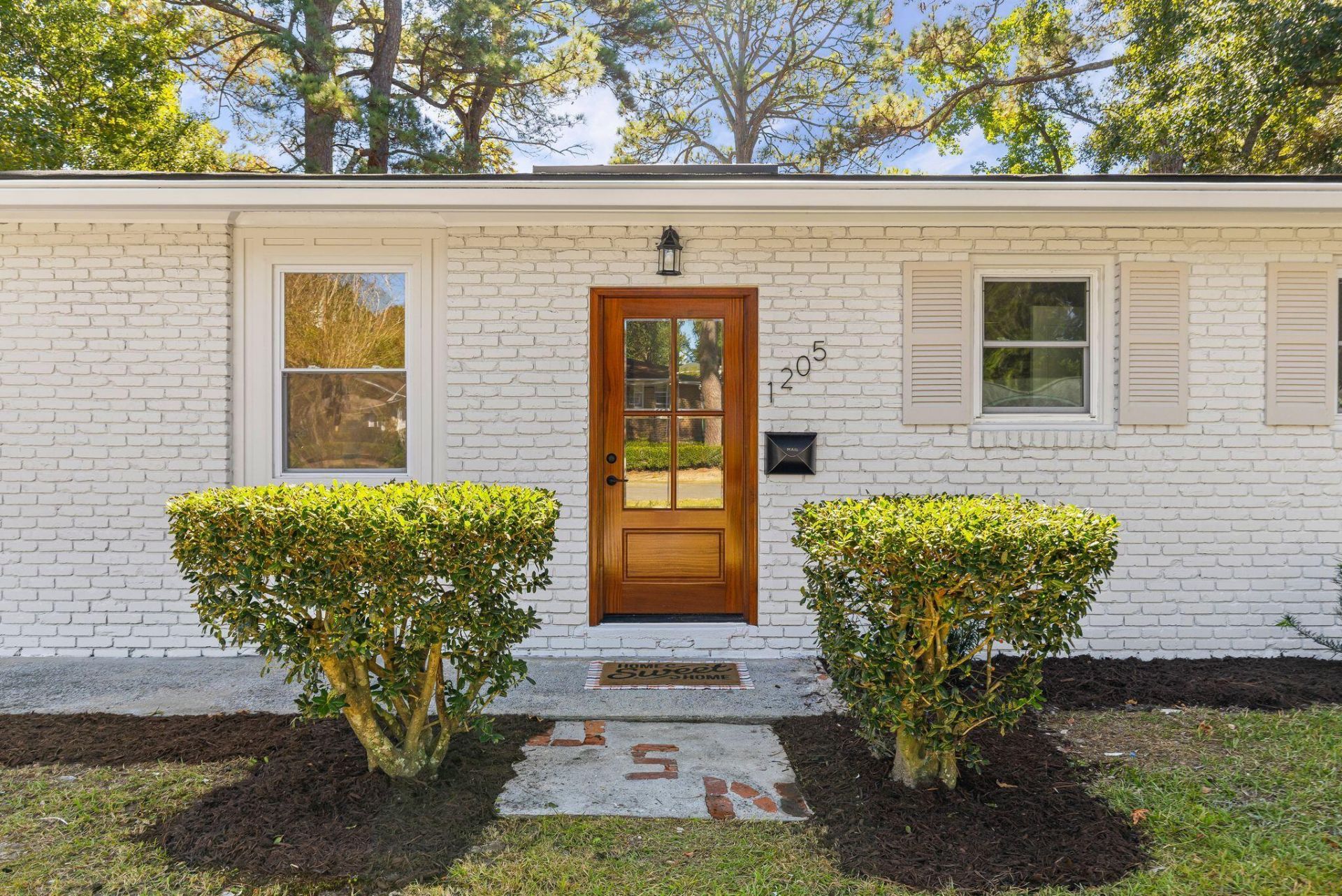 1205 Byron Road Photo 4