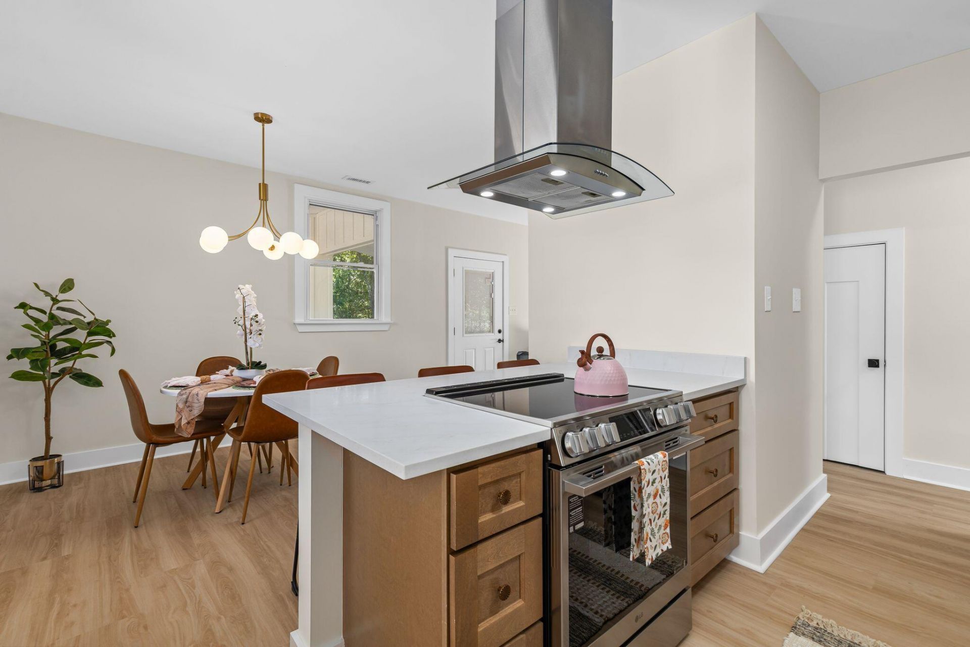 1205 Byron Road Photo 8