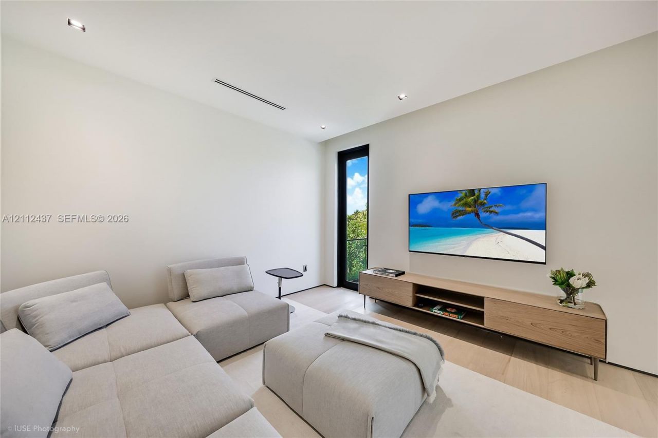 770 Lake Rd , Miami, FL 33137 Photo