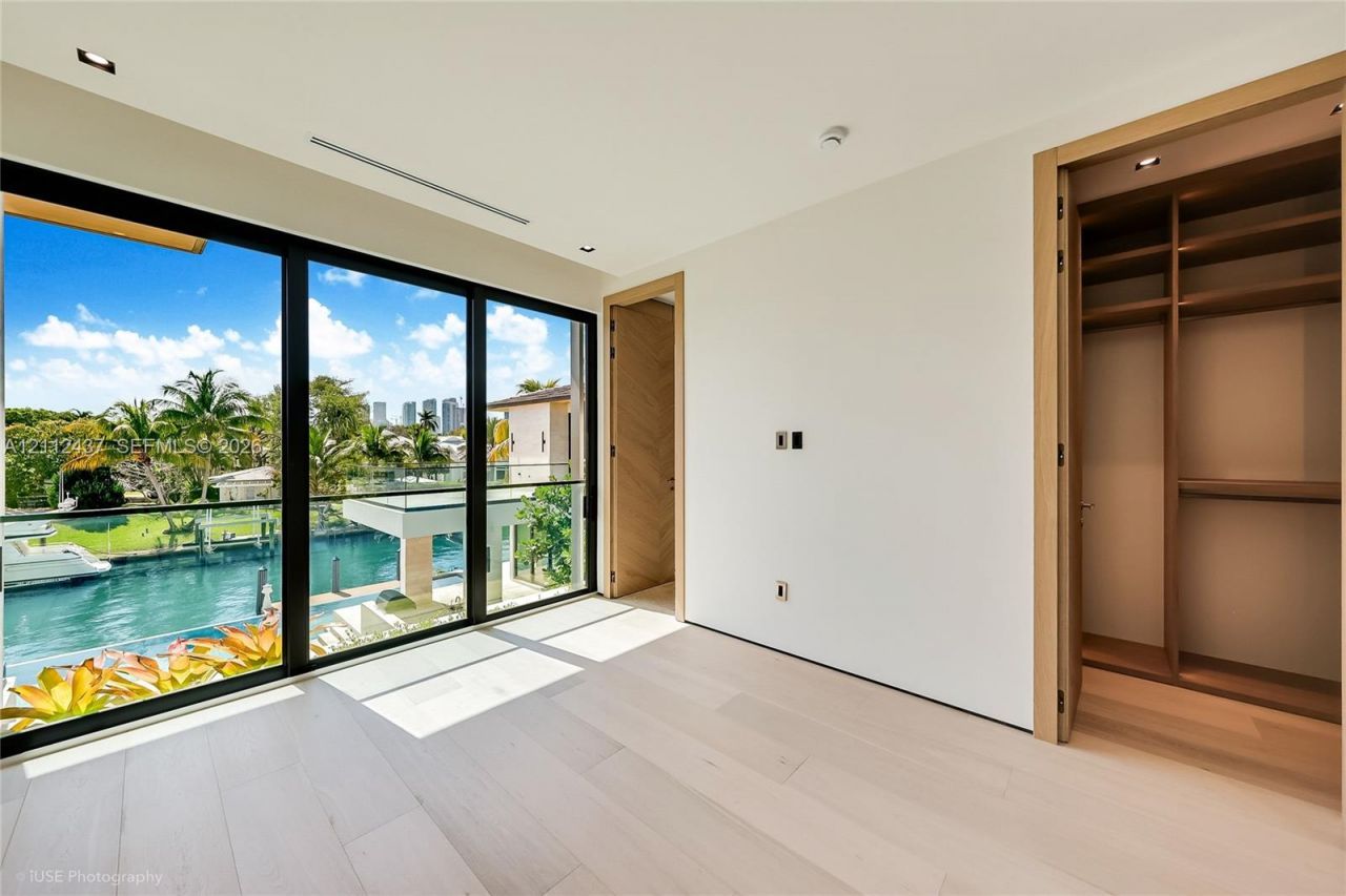 770 Lake Rd , Miami, FL 33137 Photo