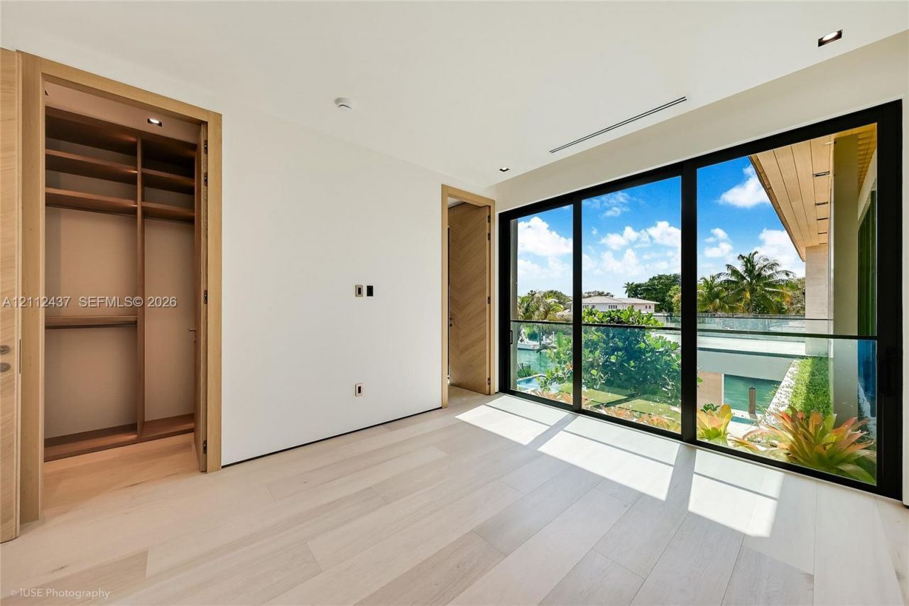770 Lake Rd , Miami, FL 33137 Photo