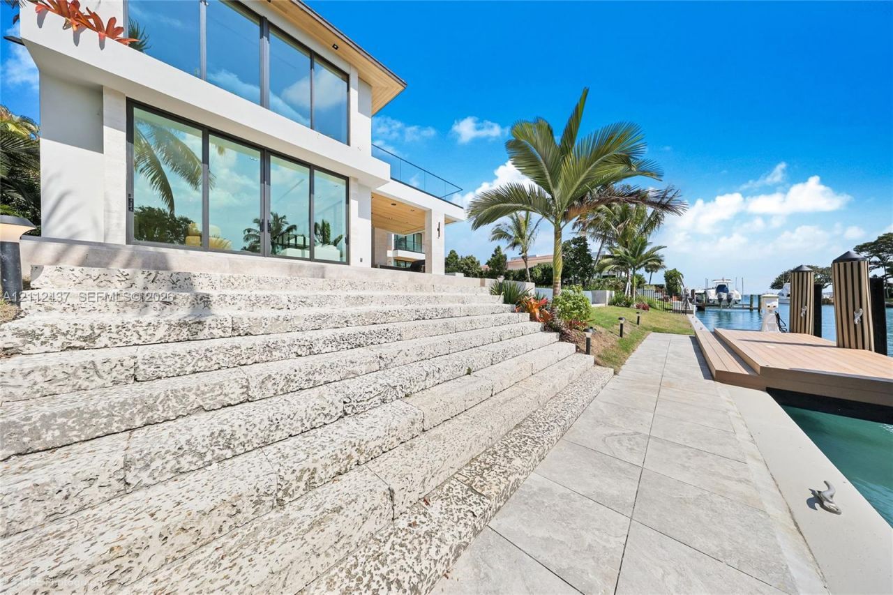 770 Lake Rd , Miami, FL 33137 Photo