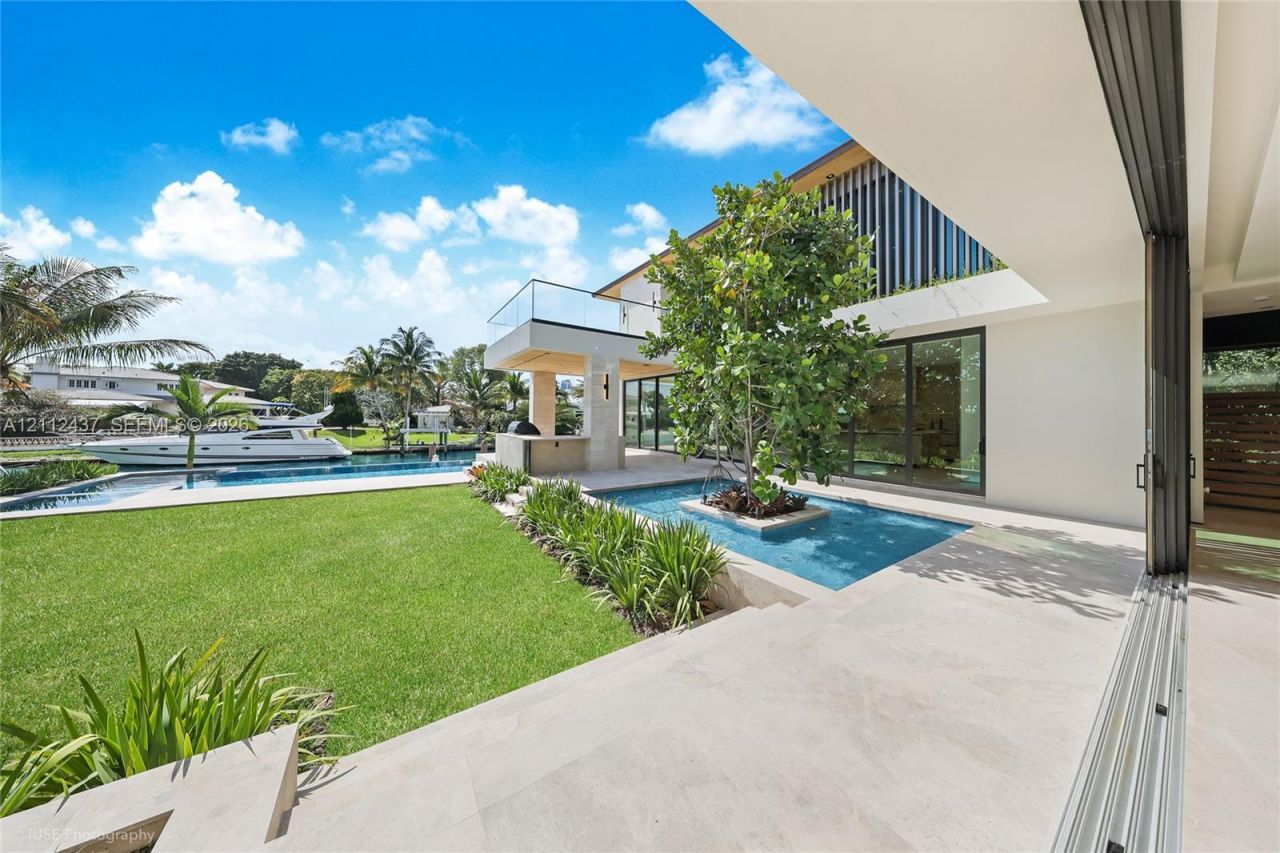 770 Lake Rd , Miami, FL 33137 Photo