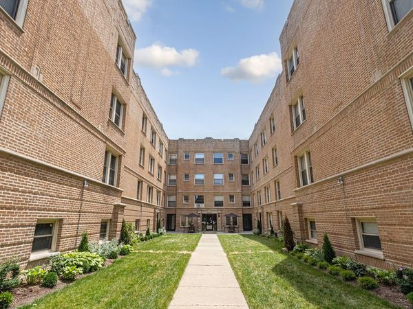 1631 W Chase Avenue, Unit 2E, Chicago, IL 60626