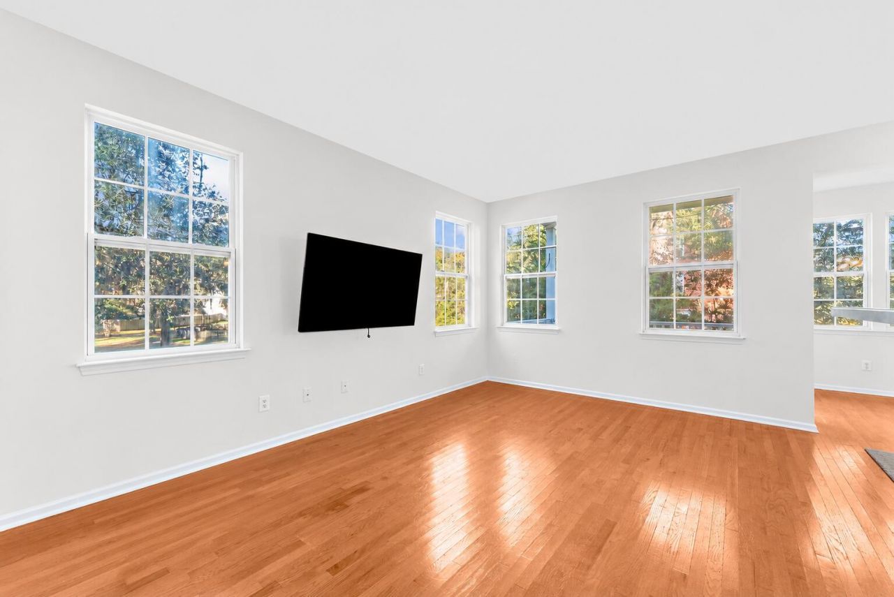 9112 Parlor Drive Photo 6