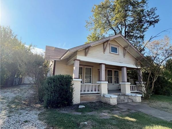 413 Fowzer Street , Taylor, TX 76574