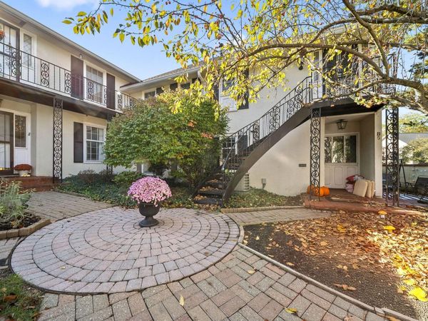 1631 Roxbury Road, Unit B6, Marble Cliff, OH 43212