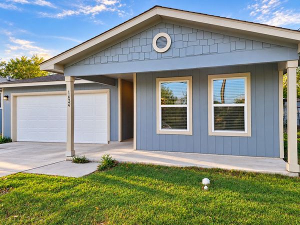 1624 N CAMP ST, Seguin, TX 78155
