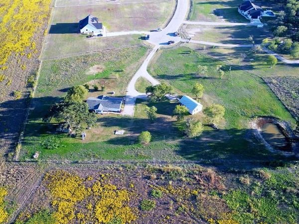 325 & 321 Grassy Way , Elm Mott, TX 76640