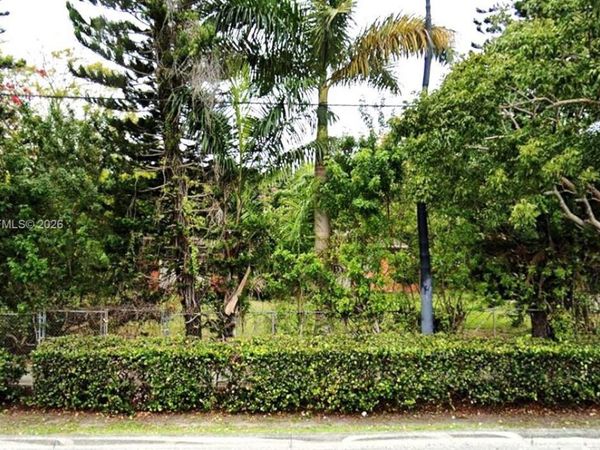 330 NW 127th Ave , Miami, FL 33182