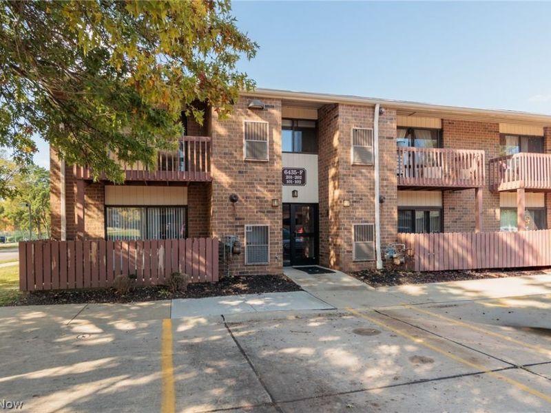 6435 Princeton Court, Unit F101, Parma Heights, OH 44130 Photo 2