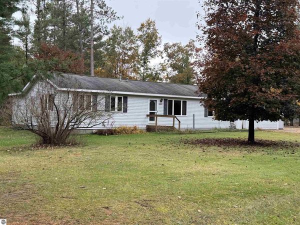 11231 Lake 15 Road, Atlanta, MI 49709