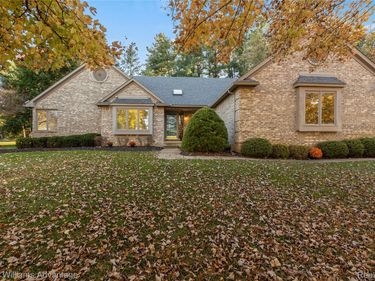 3741 Stoneridge Court, Commerce Township, Mi 48382