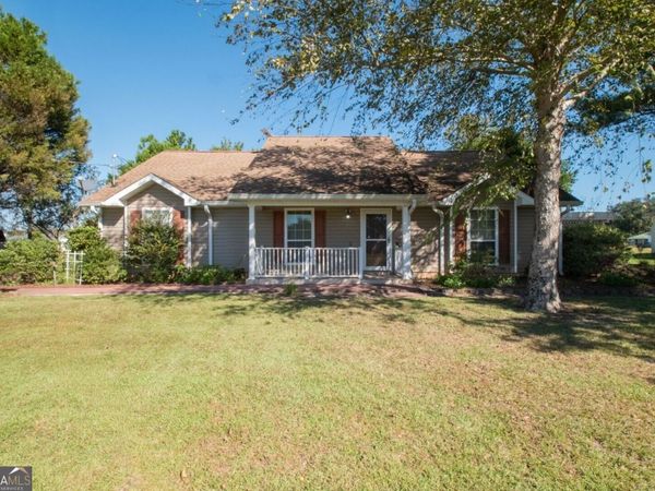 4024 MEADOW Circle, Blackshear, GA 31516