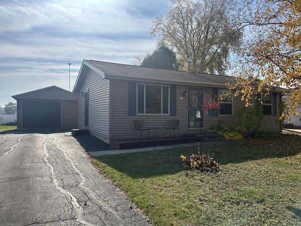 715 E Linden AVENUE, Manitowoc, WI 54220