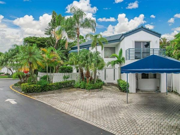 250 NE 212th St, Miami, FL 33179
