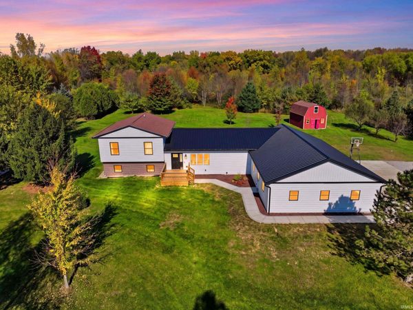 10065 E 750 S, Wolcottville, IN 46795