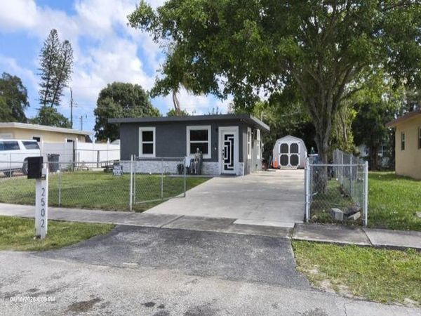 2502 NW 7th Street, Pompano Beach, FL 33069