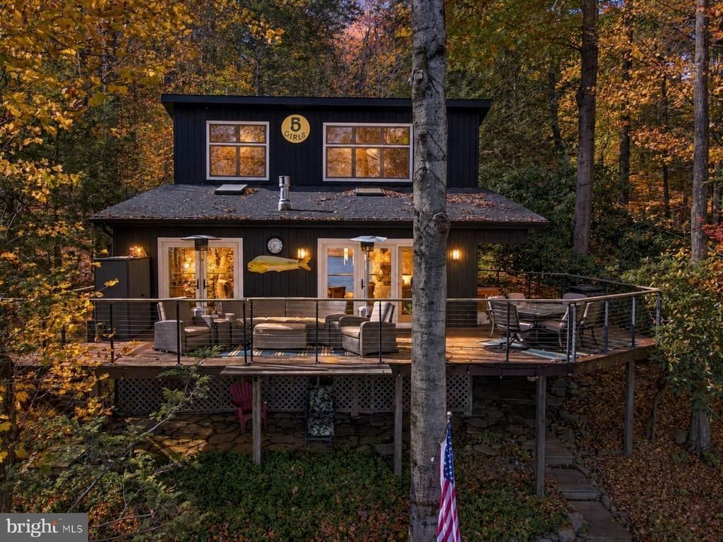 23 OAK HILL , LAKEVILLE, PA 18438