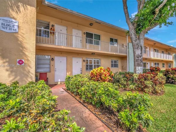2607 NE 8th Ave, Unit 32, Wilton Manors, FL 33334