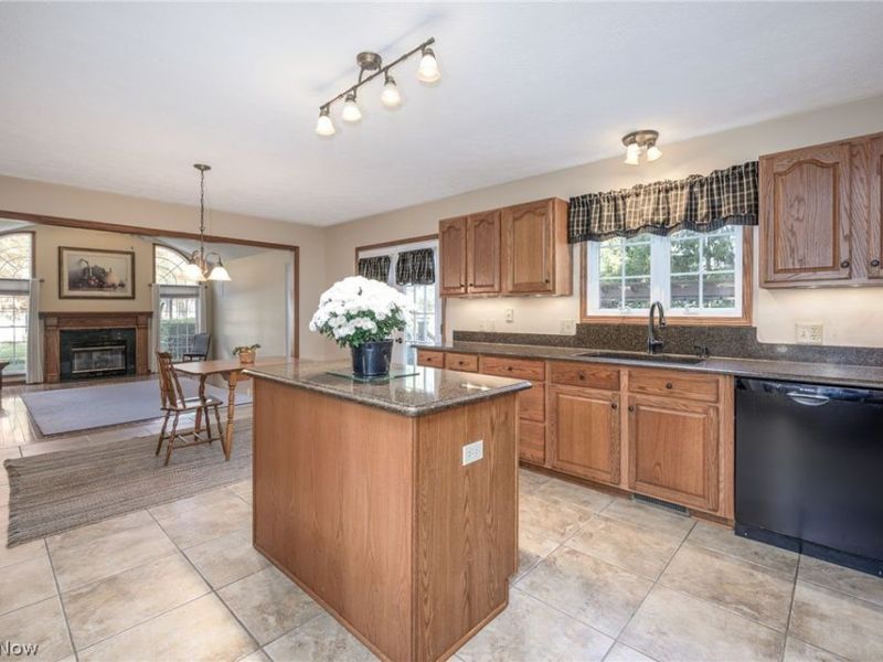 425 Middlestone Way, Cuyahoga Falls, OH 44223 Photo 11