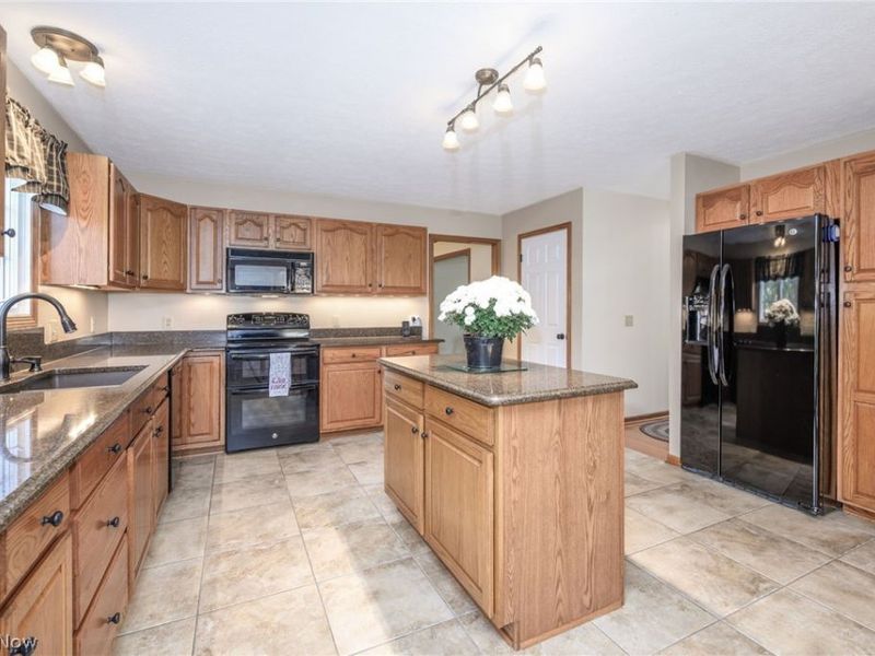 425 Middlestone Way, Cuyahoga Falls, OH 44223 Photo 12