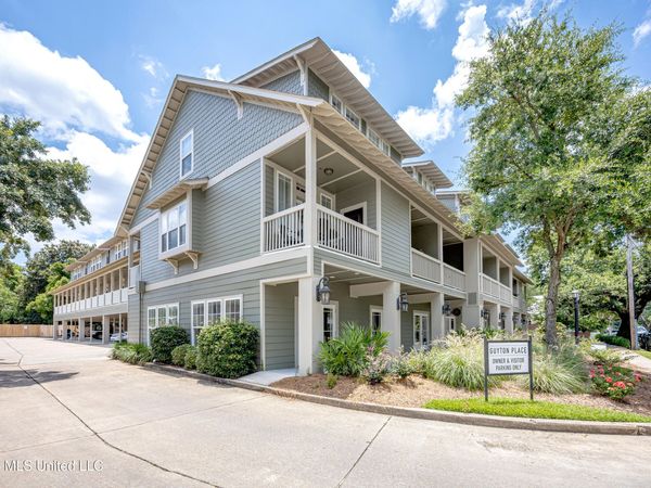 922 Porter Avenue, Ocean Springs, MS 39564