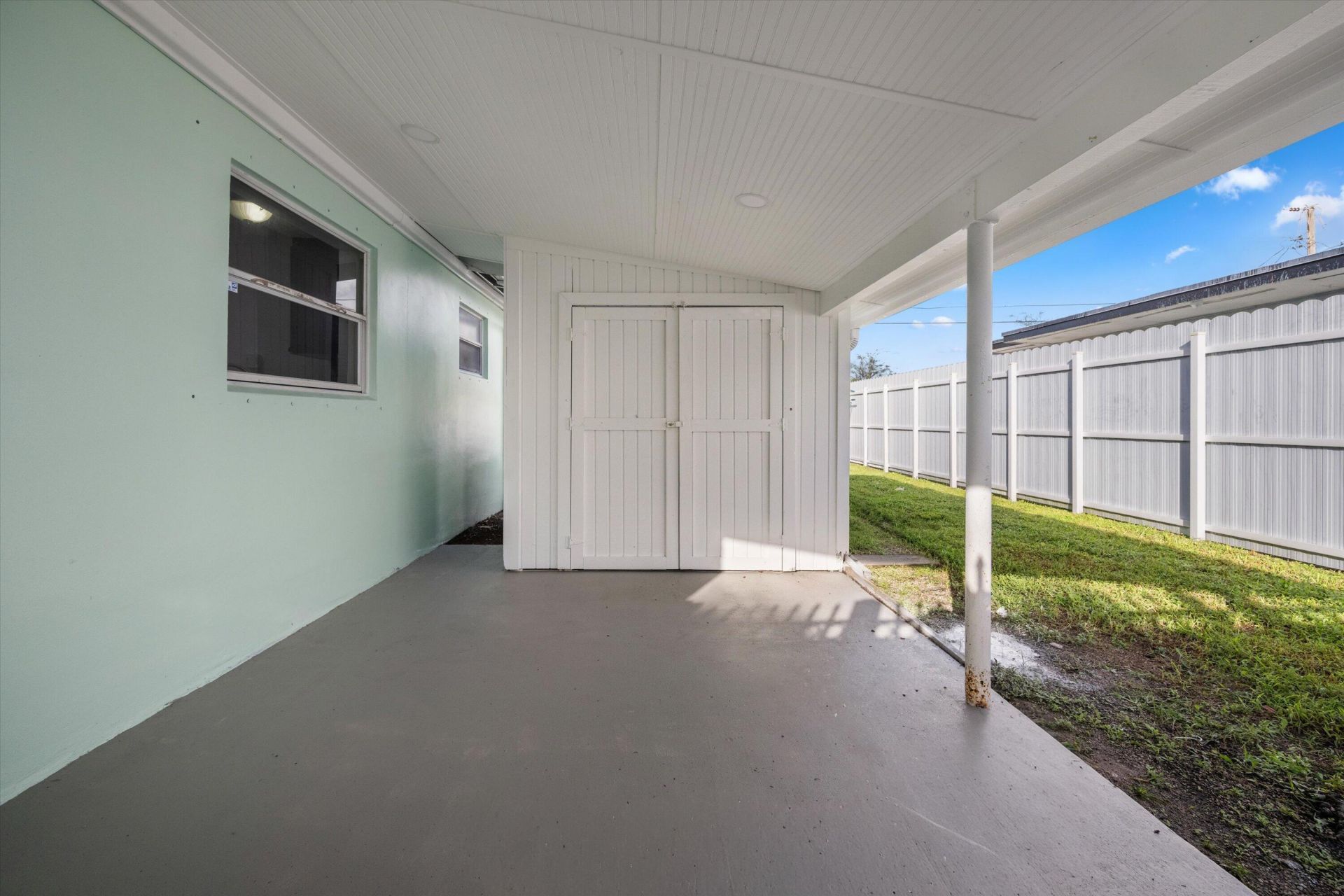 1903 E Chatham Road, West Palm Beach, FL 33415 Photo