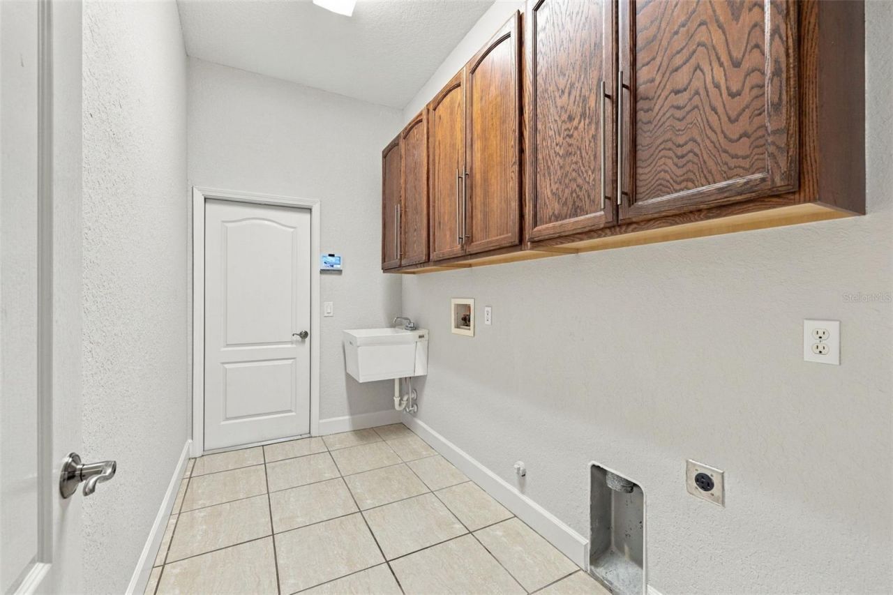 3916 Valrico Grove Drive , Valrico, FL 33594 Photo