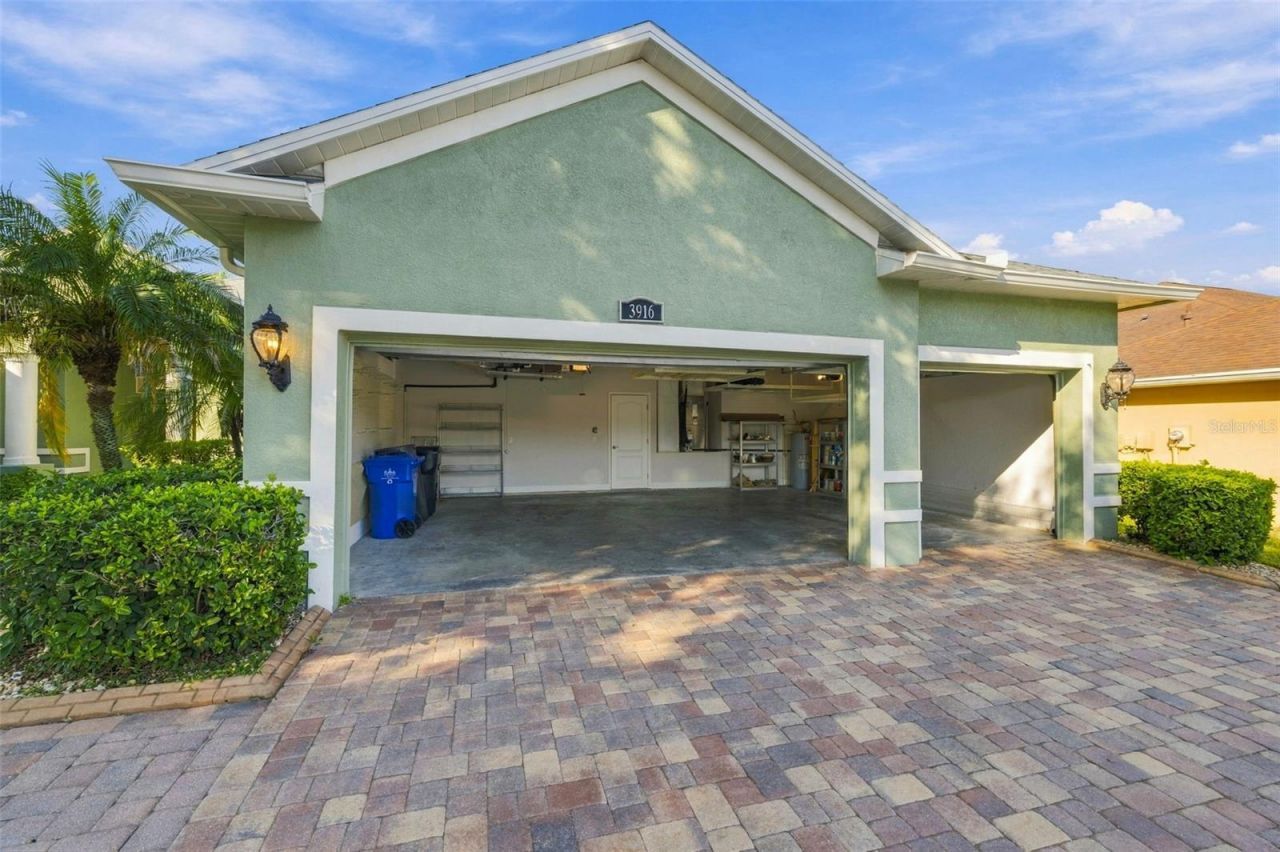 3916 Valrico Grove Drive , Valrico, FL 33594 Photo