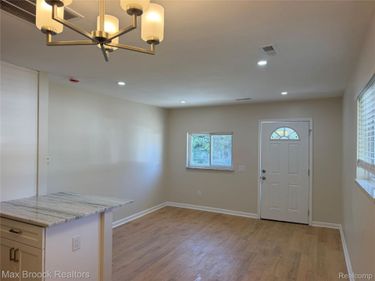 3875 Devon , Unit 11, Royal Oak, Mi 48073