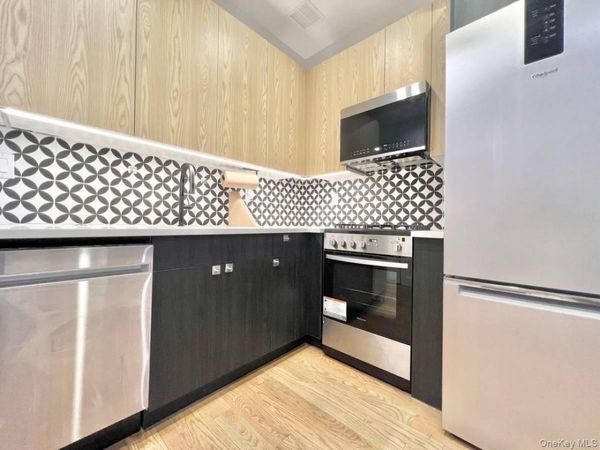 210 W 10th Street, Unit 2, New York (Manhattan), NY 10003