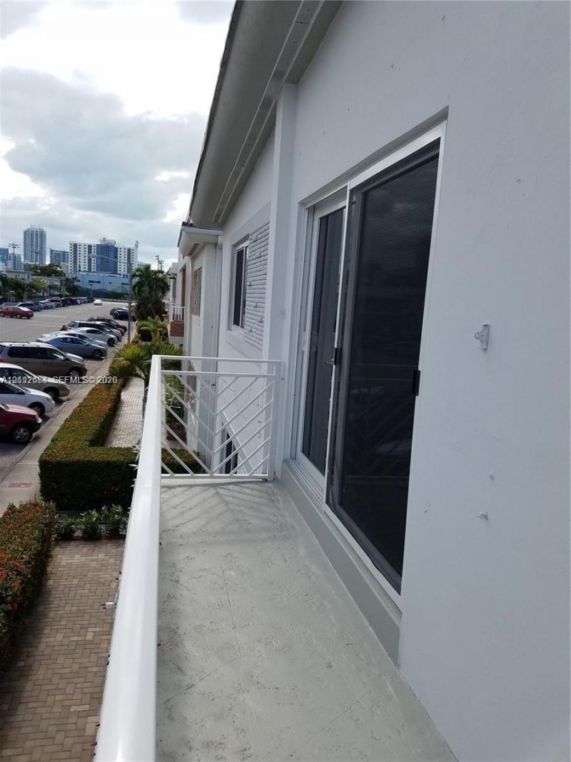 7430 Byron Ave, Unit 9A, Miami Beach, FL 33141 Photo