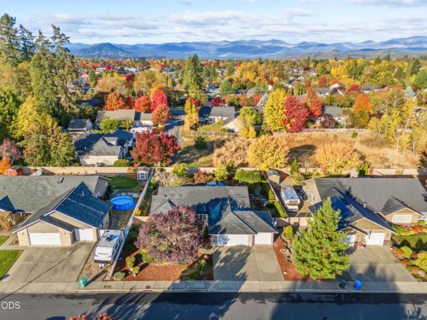 1196 Moon Glo Drive, Grants Pass, OR 97527
