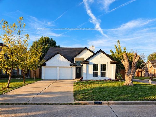 803 Ashmount Lane , Arlington, TX 76017