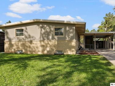 6010 Sunrise Road, Lincoln, NE 68510