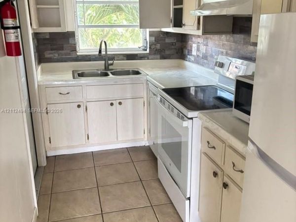 7364 SW 82nd St , Unit E207, Miami, FL 33143