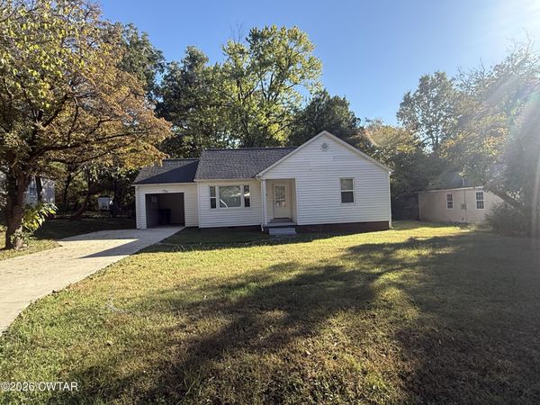 100 H C Walton Drive , Jackson, TN 38301