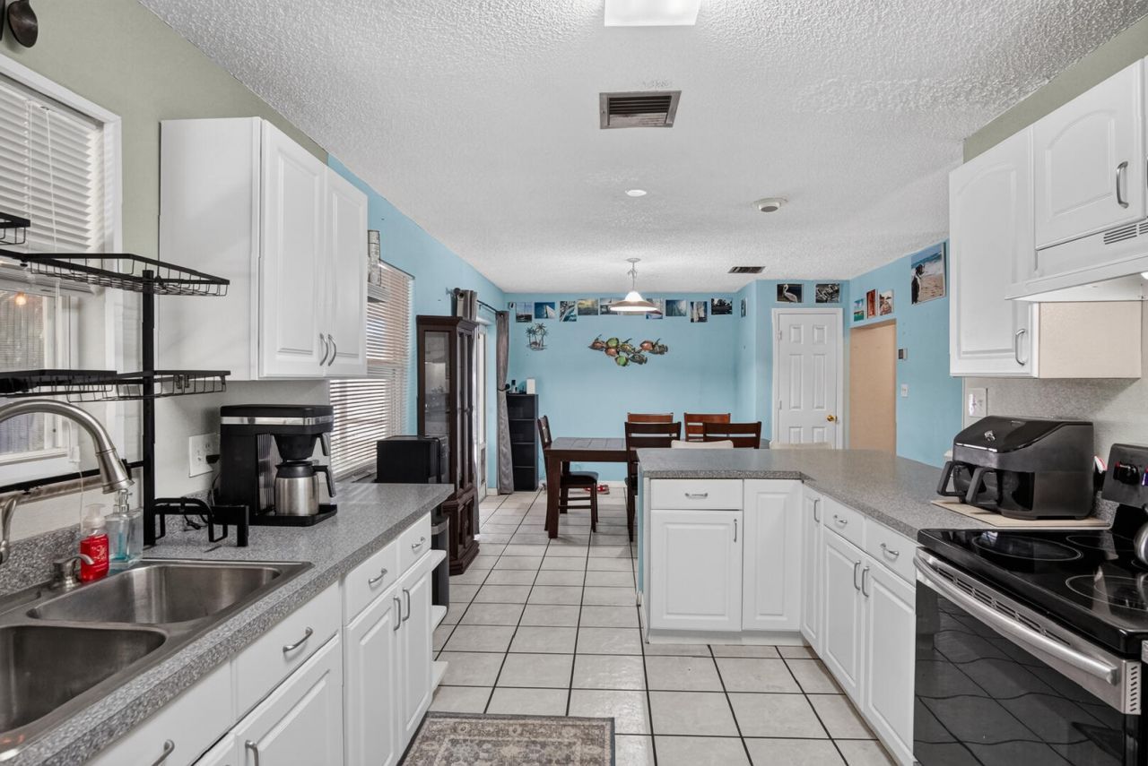 4652 SE Edison Avenue, Stuart, FL 34997 Photo