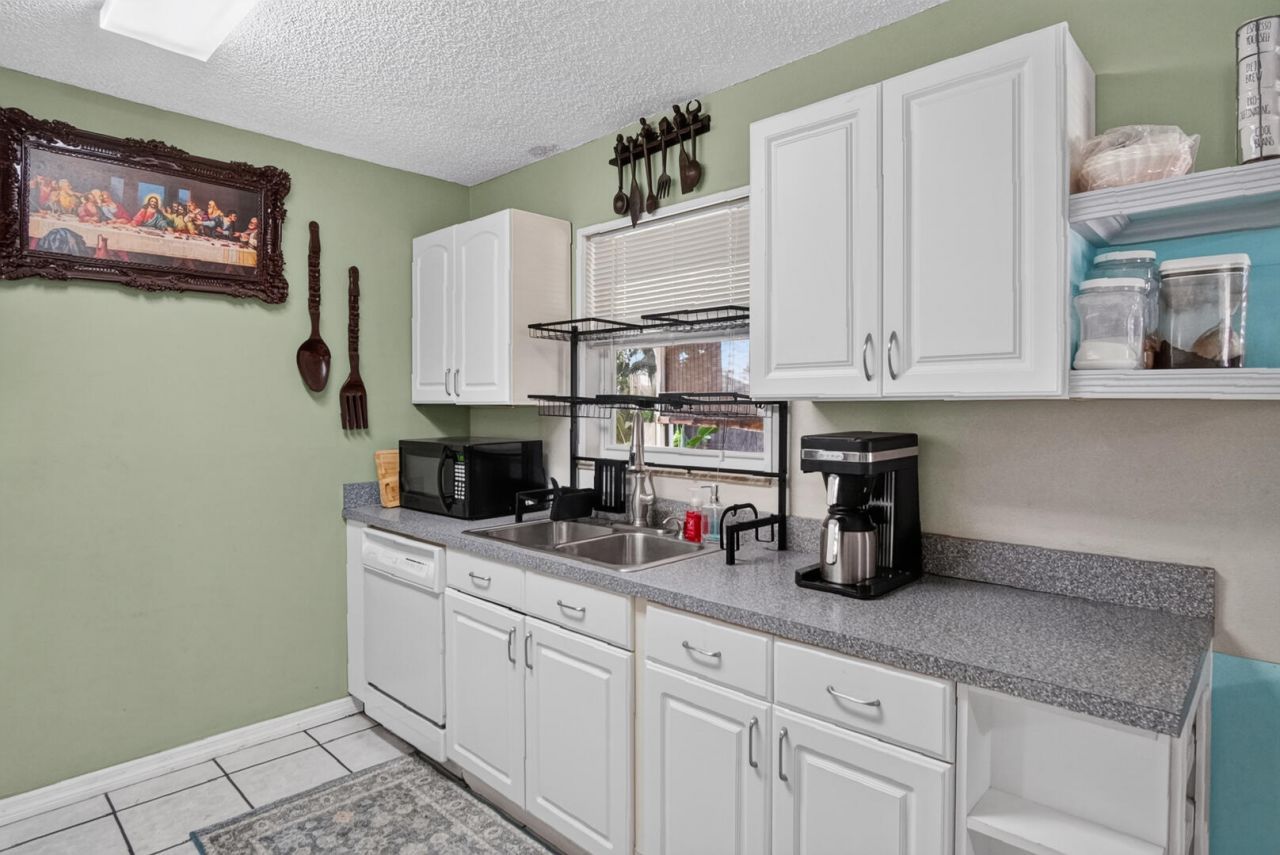 4652 SE Edison Avenue, Stuart, FL 34997 Photo
