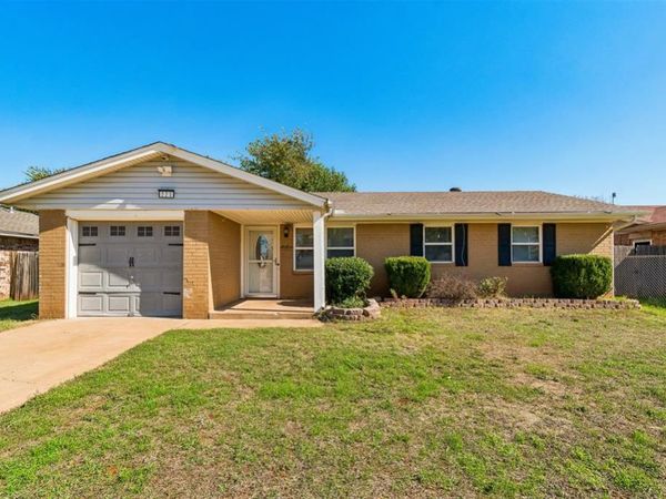 220 S Silver Drive, Mustang, OK 73064