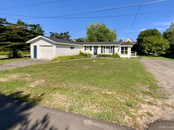 202 Allouez Street, Calumet Twp, MI 49917