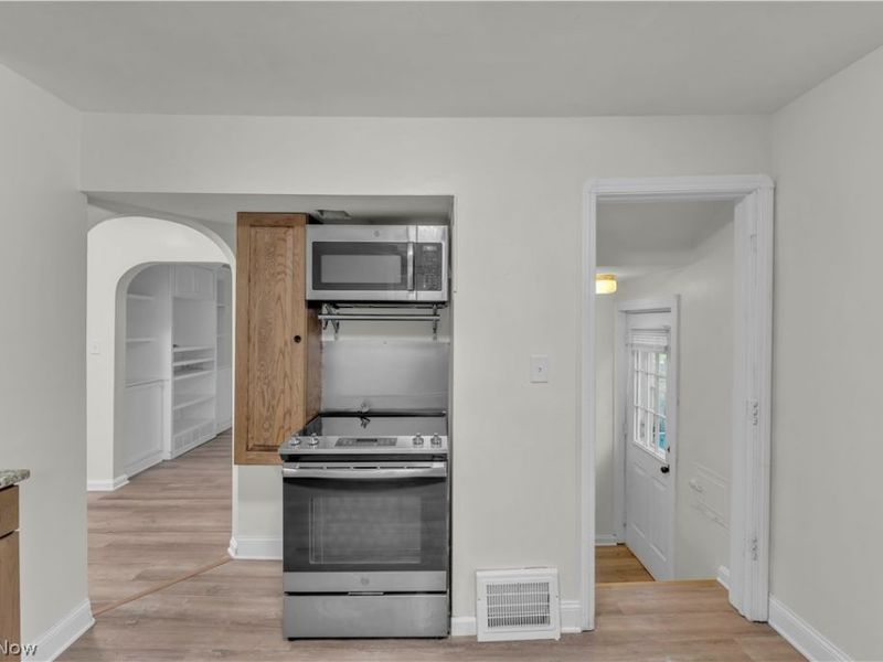 3674 W 103rd Street , Cleveland, OH 44111 Photo 10