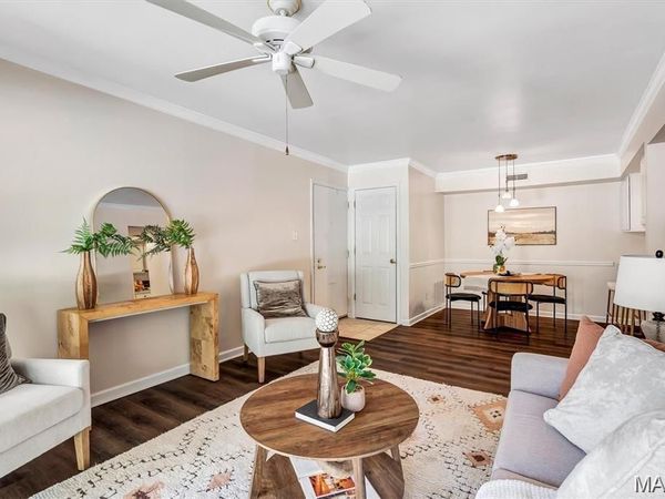 425 S Geyer Road , Kirkwood, MO 63122