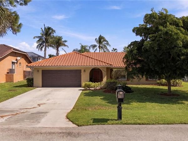 27152 Edenbridge CT, BONITA SPRINGS, FL 34135