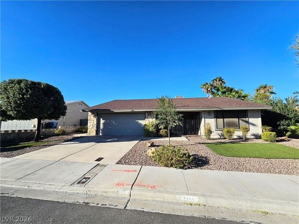 5194 Golden Spring Avenue , Las Vegas, NV 89146