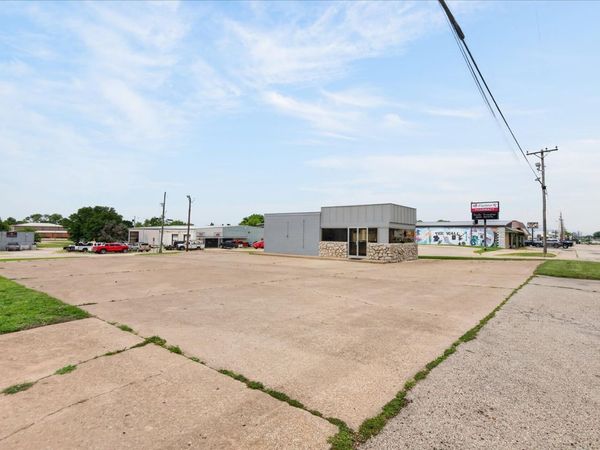 145 SE Washington Boulevard , Bartlesville, OK 74006