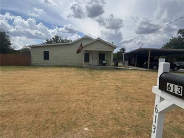 613 N Merrimac Street , Weatherford, TX 76086